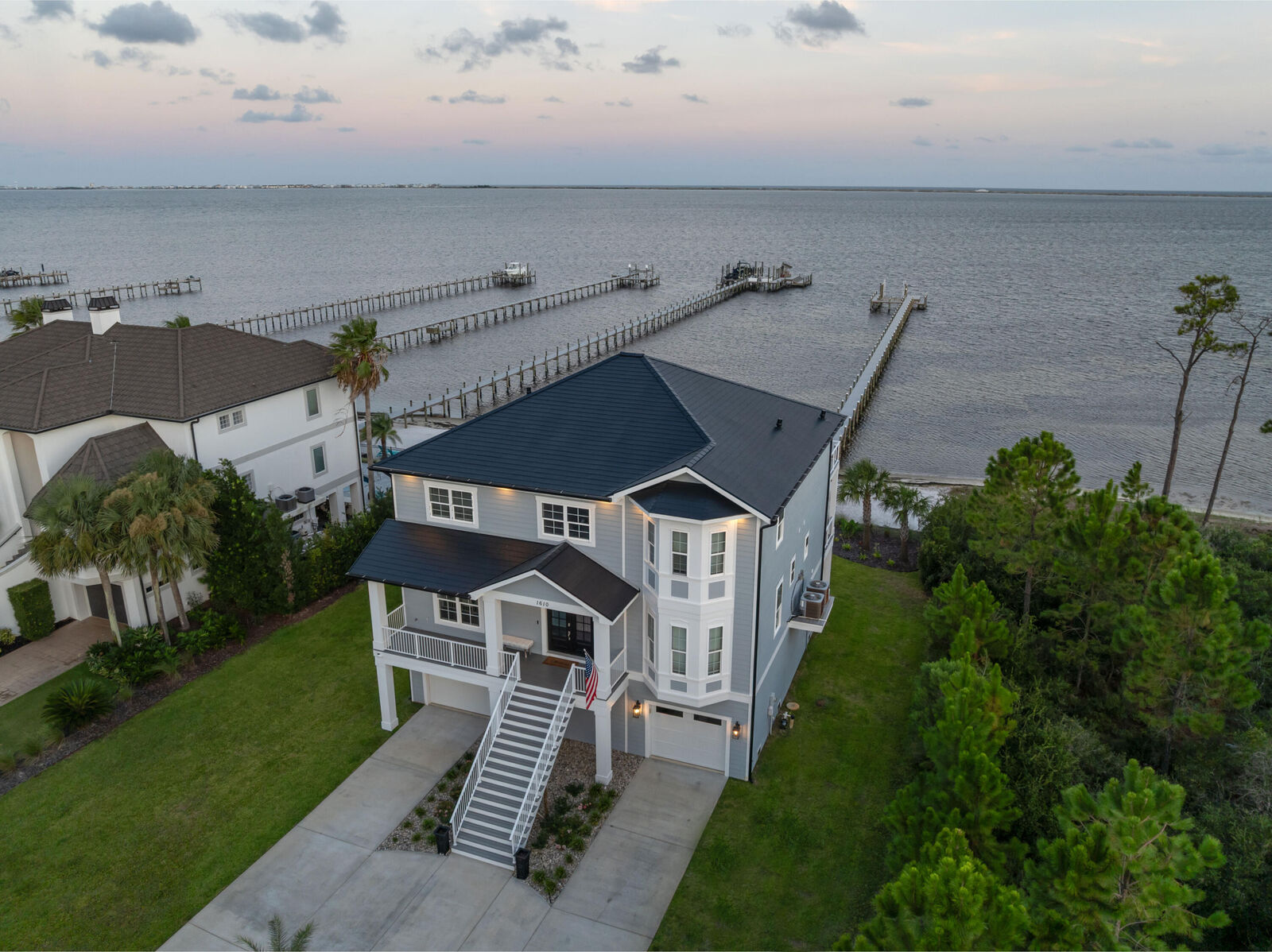 Property Photo: 1610 Winding Shore Drive FL 32563