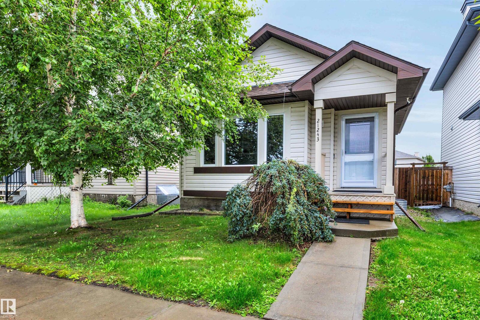 Property Photo:  21243 91 Avenue NW  AB T5T 0W4 