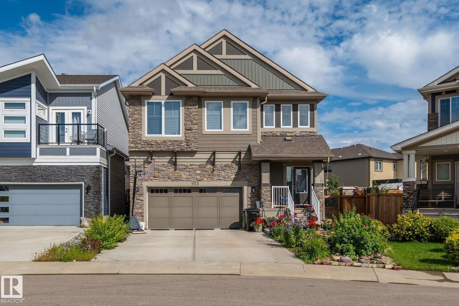 Property Photo:  923 174st SW  AB T6W 3V3 
