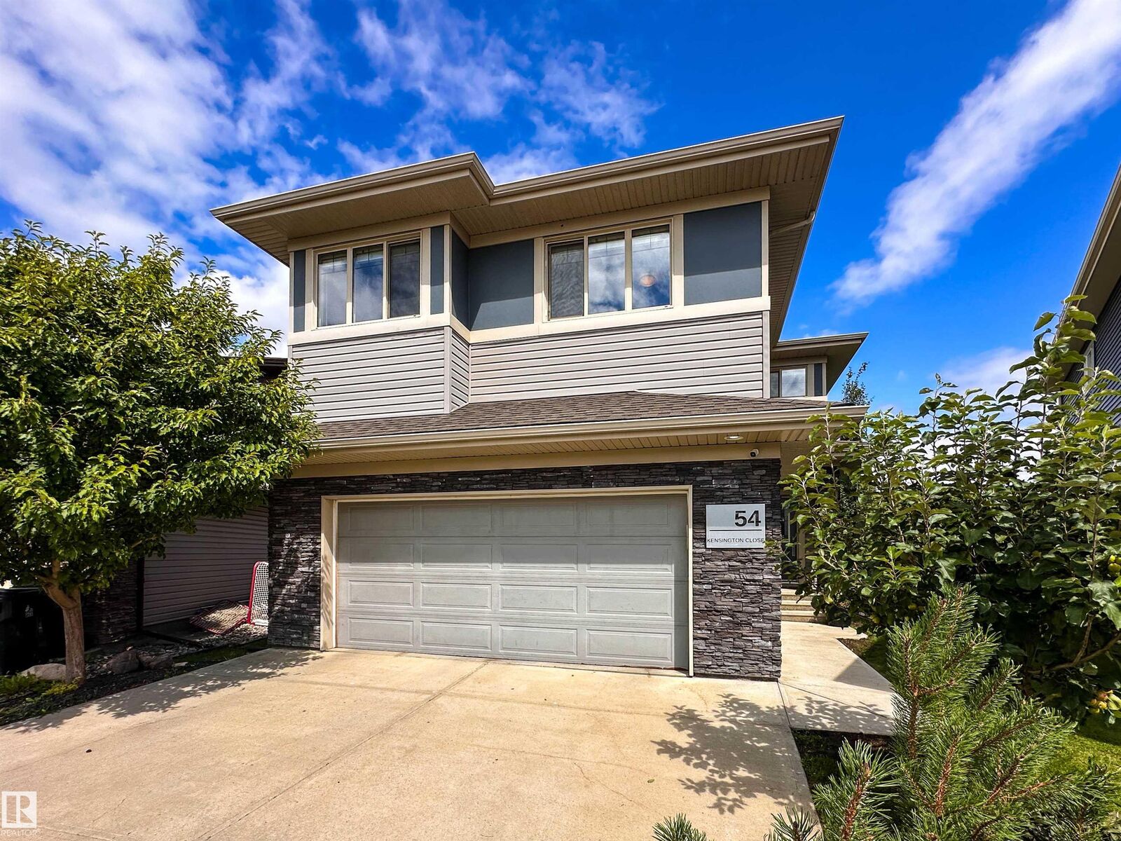 Property Photo: 54 Kensington Close AB T7X 0S9
