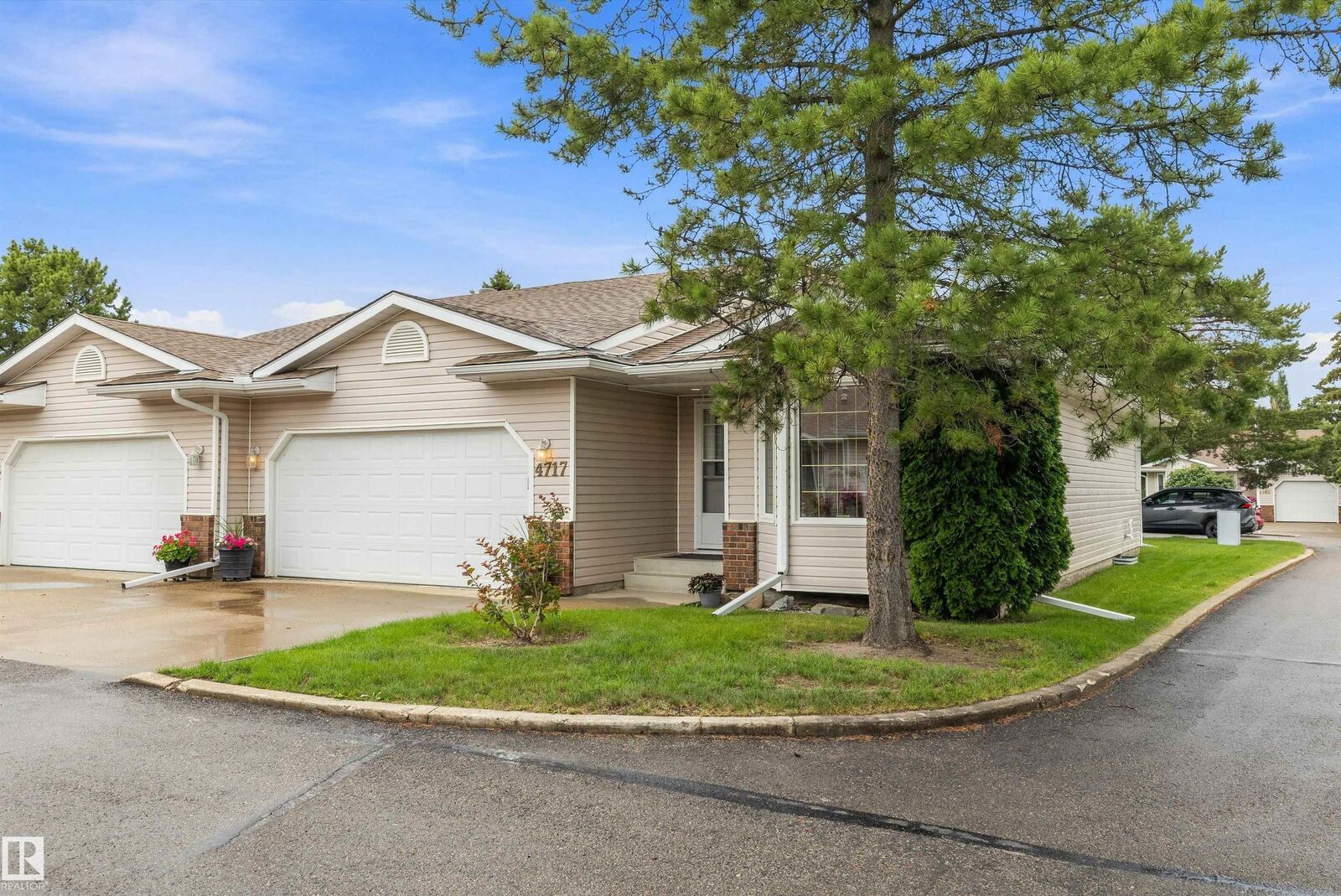 Property Photo: 4717 25 Avenue NW AB T6L 6J2