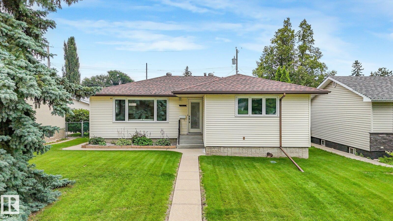 Property Photo:  15617 80 Avenue NW  AB T5R 3M4 