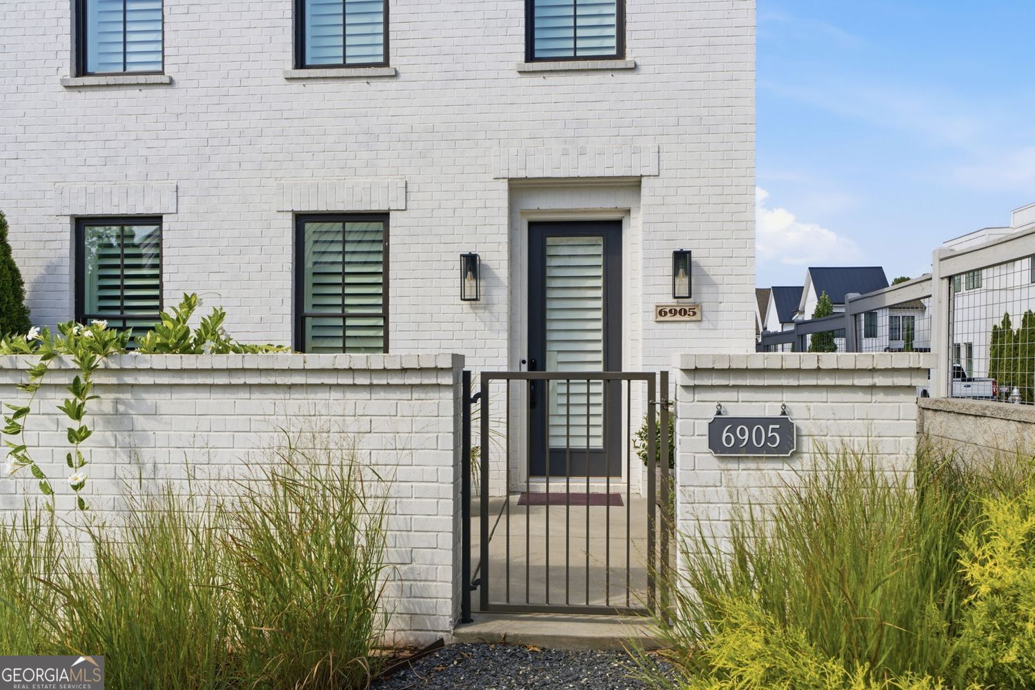 Property Photo: 6905 Viridian Alley GA 30005