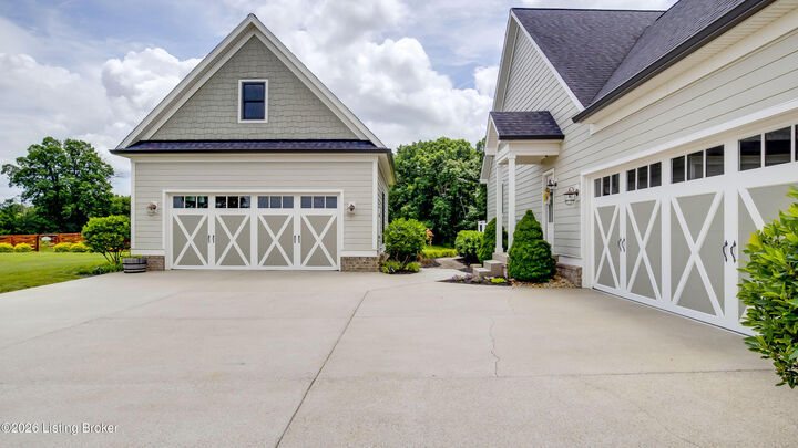 Property Photo: 290 Lansdowne Cresent KY 40245