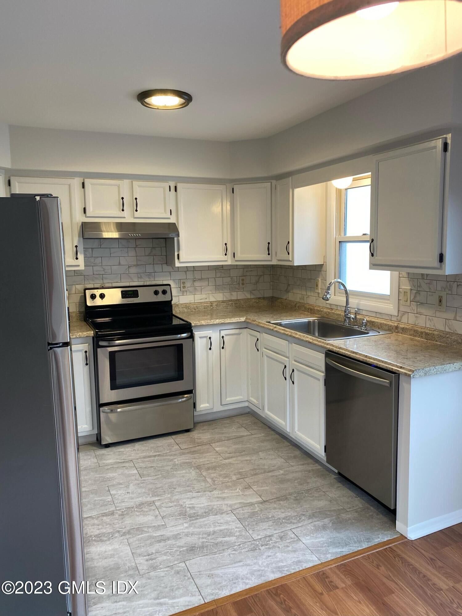 Property Photo:  8 Booth Court B  CT 06830 