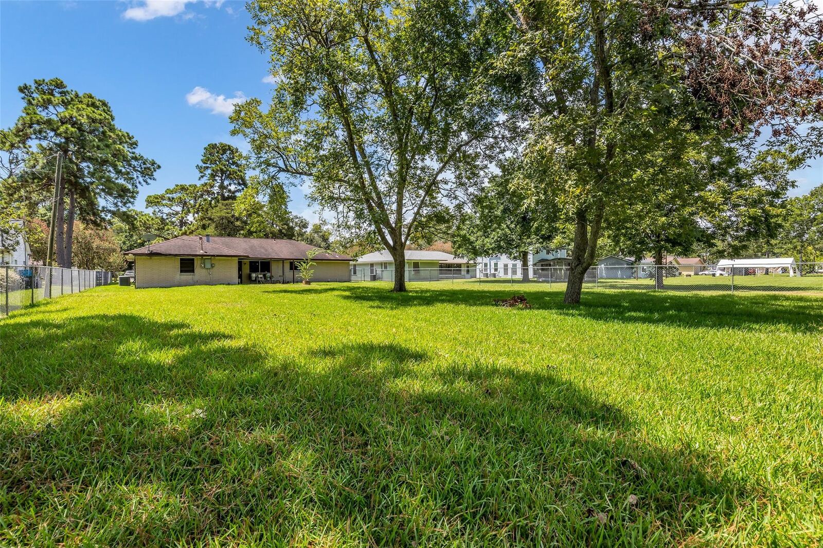 Property Photo: 1900 Wright Boulevard TX 77520