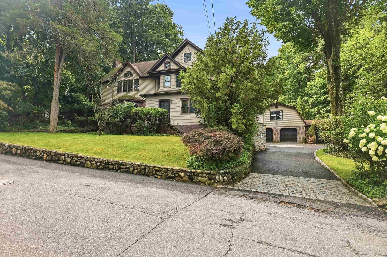 Property Photo:  41 Crest Rd  NJ 07642 
