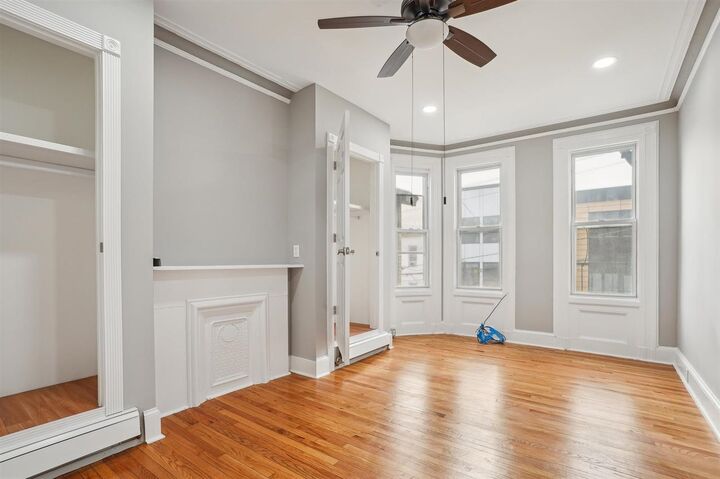 Property Photo:  198 Griffith St 1L  NJ 07307 