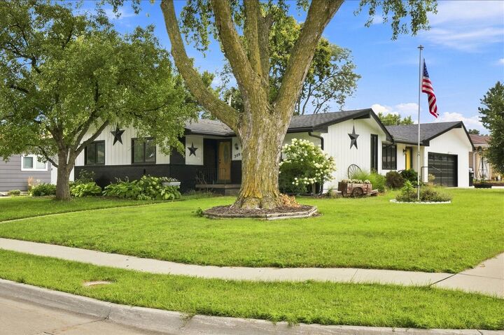 Property Photo:  309 SE 8th Street  IA 50021 