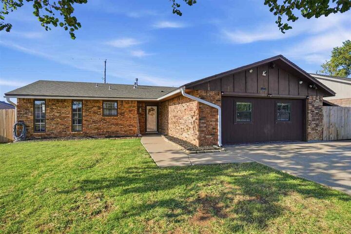 Property Photo: 5320 NW Rotherwood Dr OK 73505