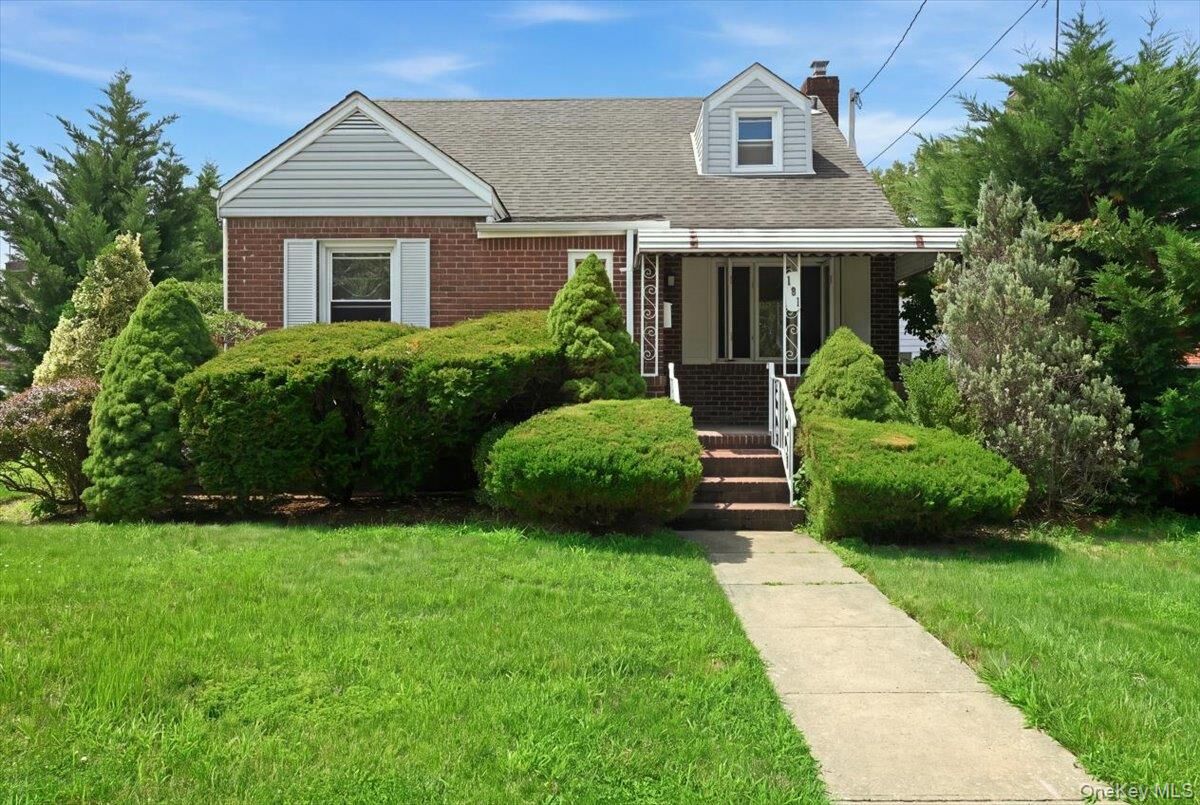 Property Photo: 191 Nassau Boulevard NY 11040