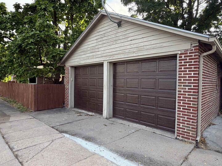 Property Photo:  720 W E  NE 69101 