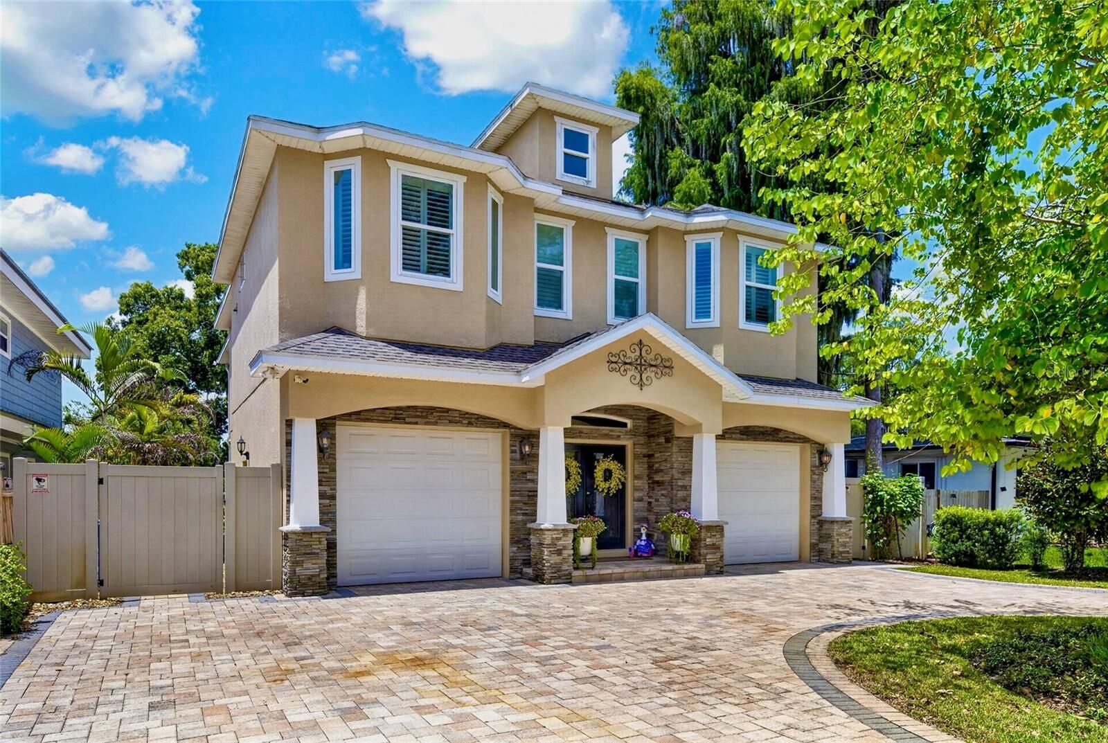 Property Photo: 303 W Chapman Road FL 33548