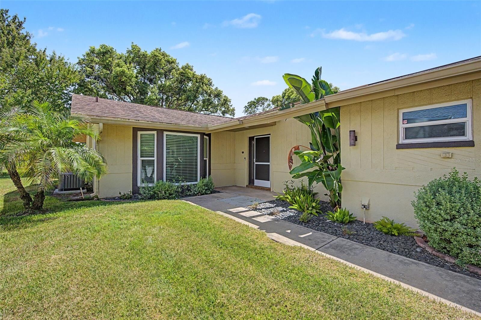 Property Photo: 7800 Fairlawn Drive FL 34667