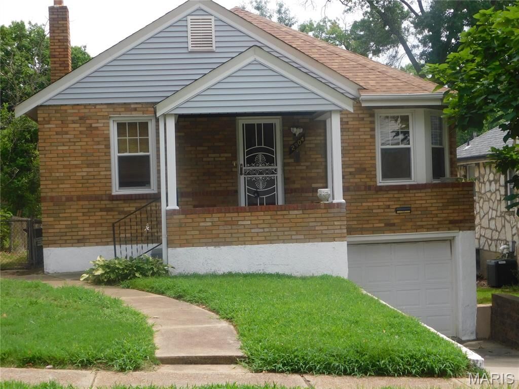 Property Photo:  2904 Maywood Avenue  MO 63121 