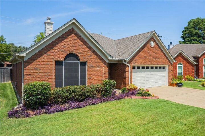 Property Photo: 6484 Gillia Cir TN 38135