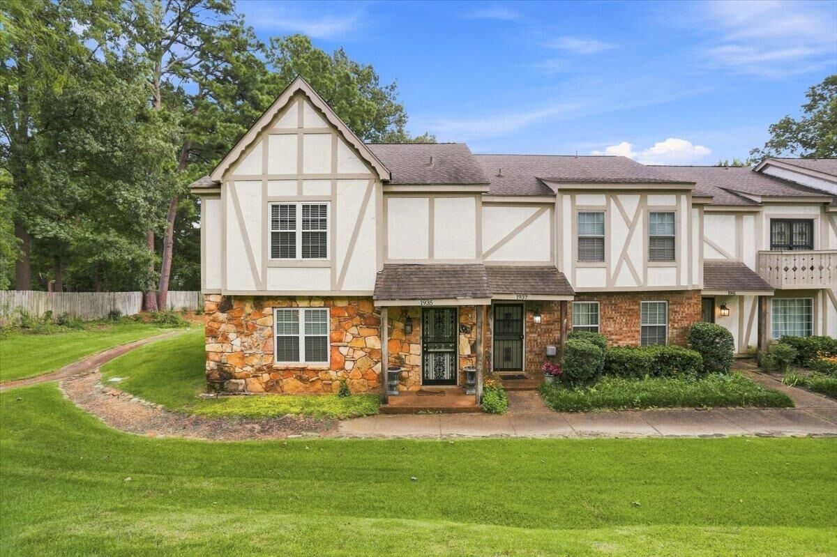 Property Photo: 1935 Innsbruck Dr 45 TN 38138