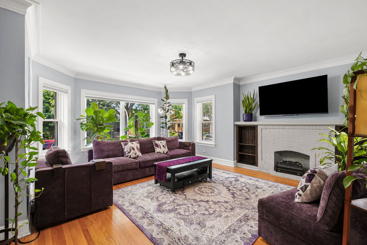 Property Photo:  6141 N Maplewood Avenue  IL 60659 
