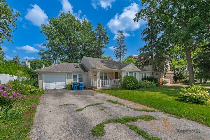 Property Photo: 937 S Madison Street IL 60521