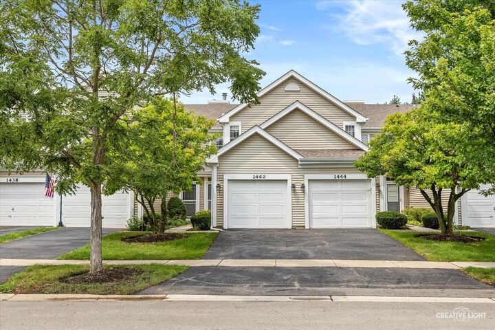 Property Photo:  1442 Walnut Hill Avenue  IL 60174 