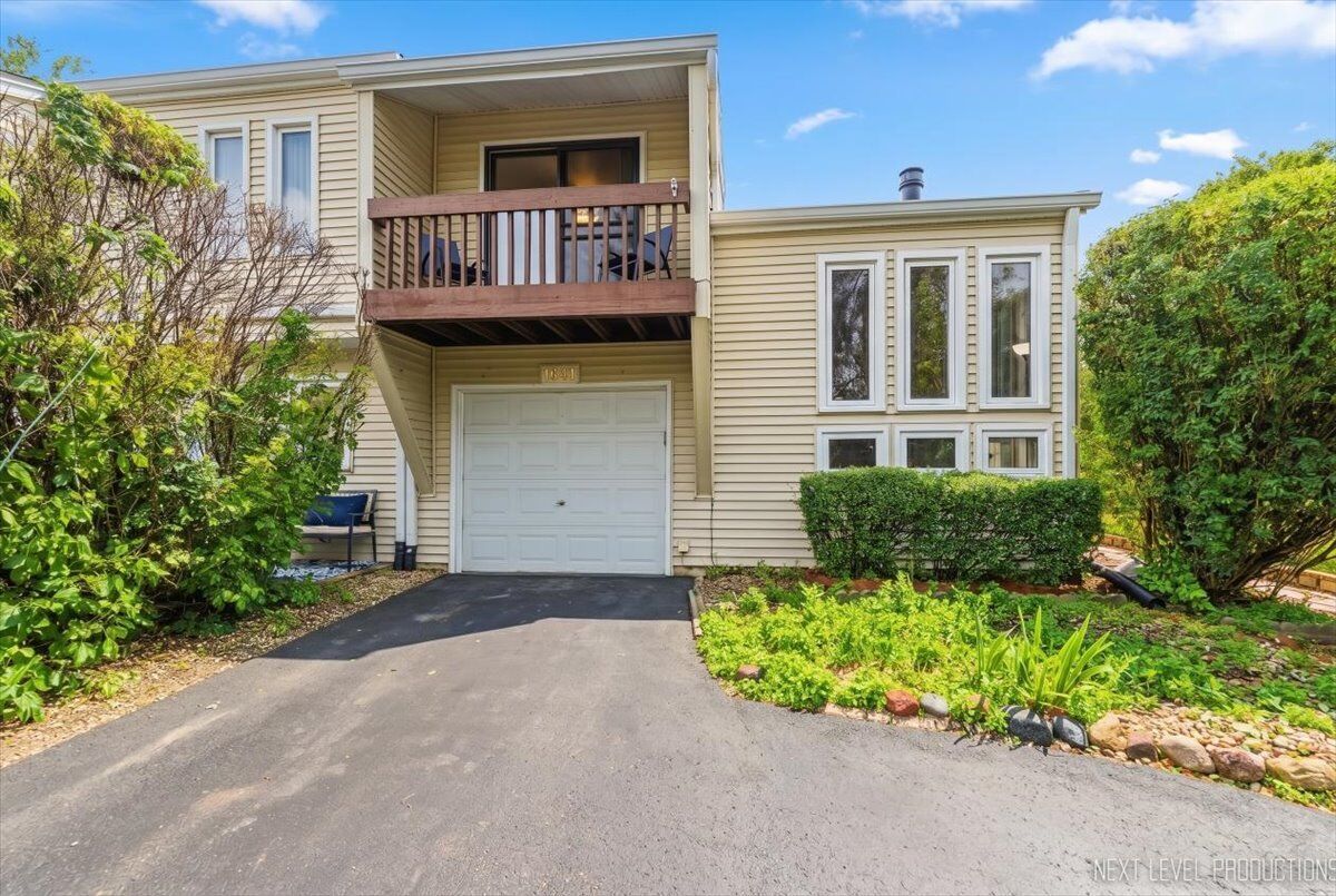 Property Photo:  1641 Cove Court  IL 60565 
