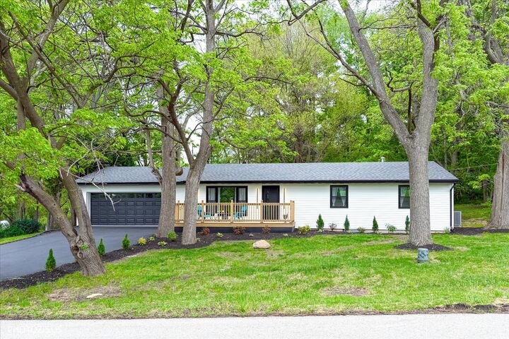 Property Photo: 35W302 Pinelands Road IL 60174