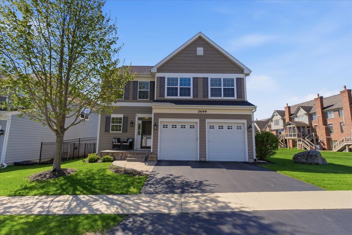 Property Photo:  2699 Regency Court E  IL 60175 