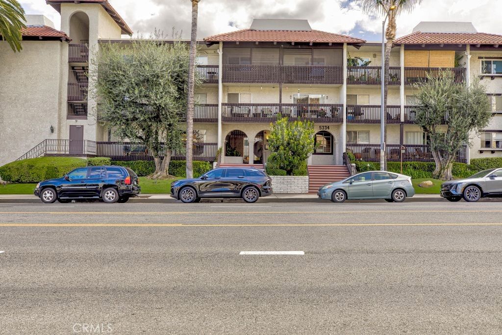 Property Photo:  5334 Lindley  CA 91316 