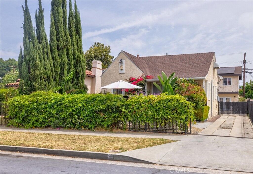 Property Photo:  3185 Perlita Avenue  CA 90039 