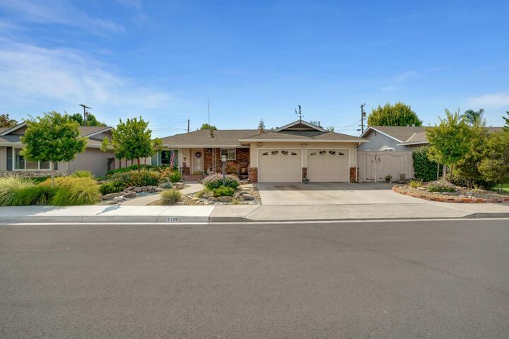 Property Photo: 1125 Linn Court CA 95380