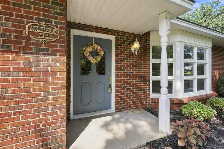 Property Photo:  712 Dalewood Lane  OK 74604 