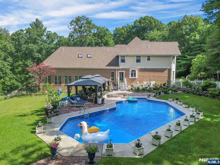 Property Photo:  26 Green Terrace Way  NJ 07480 