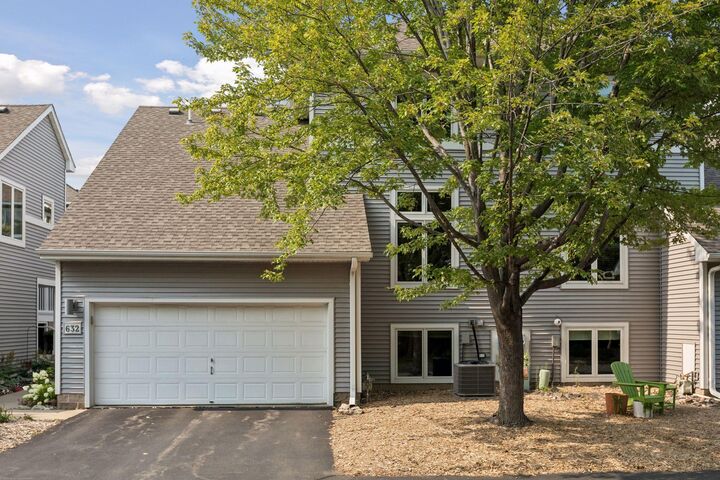Property Photo:  632 3rd Avenue NE  MN 55413 