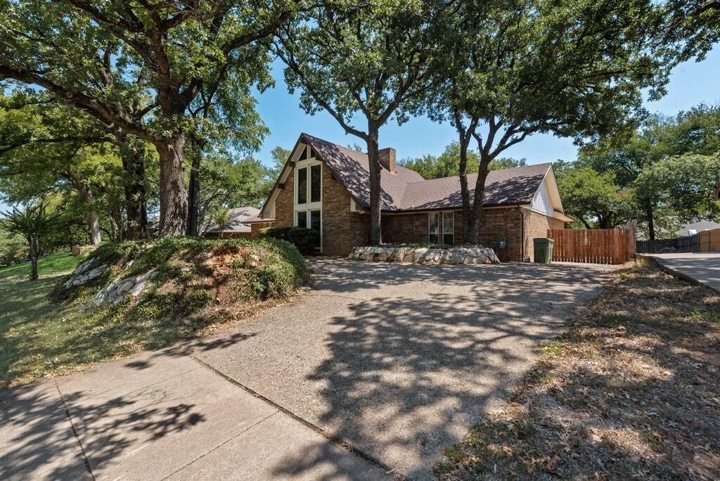 Property Photo:  2119 Wilson Drive  TX 76011 