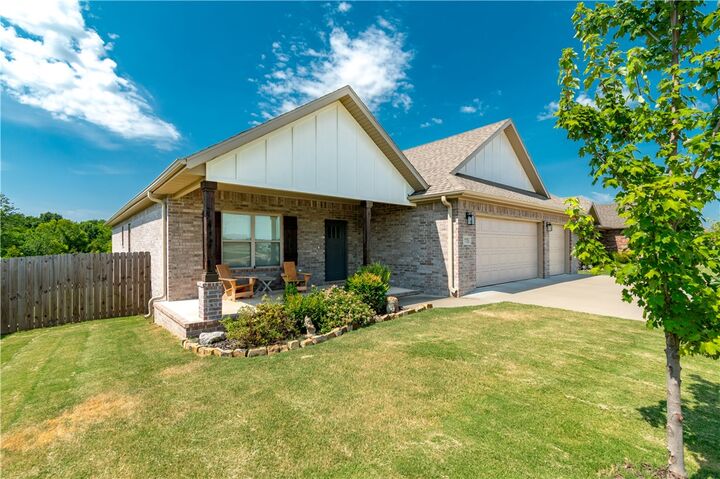 Property Photo:  115 W Pitts Street  AR 72730 