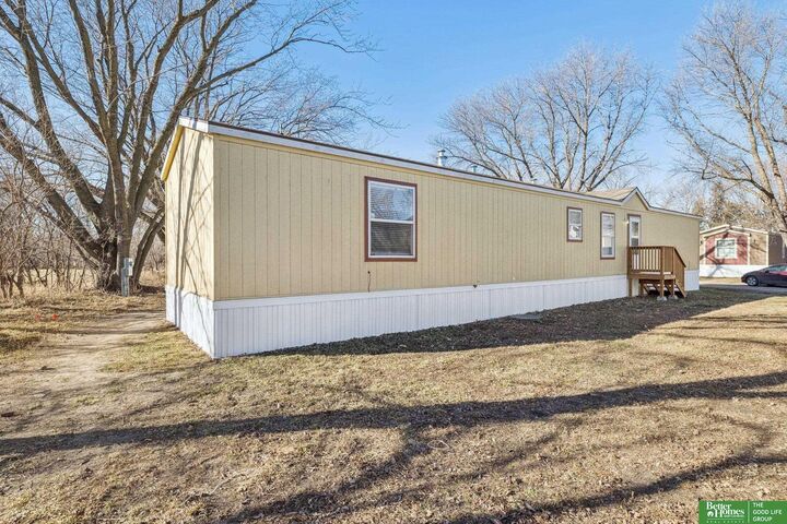Property Photo: 1075 W 8th Street 20 NE 68649