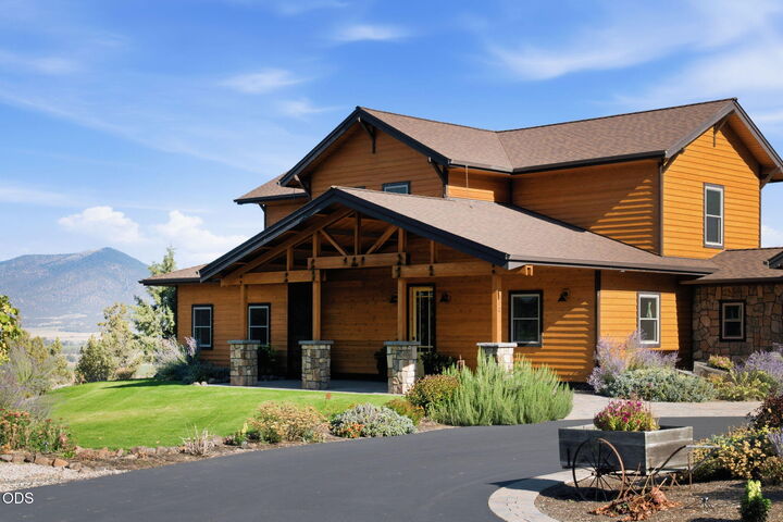 Property Photo:  2918 NW Century Drive  OR 97754 