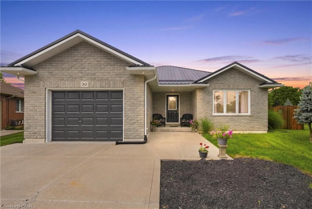 Property Photo: 30 Leslie Street ON N0A 1J0