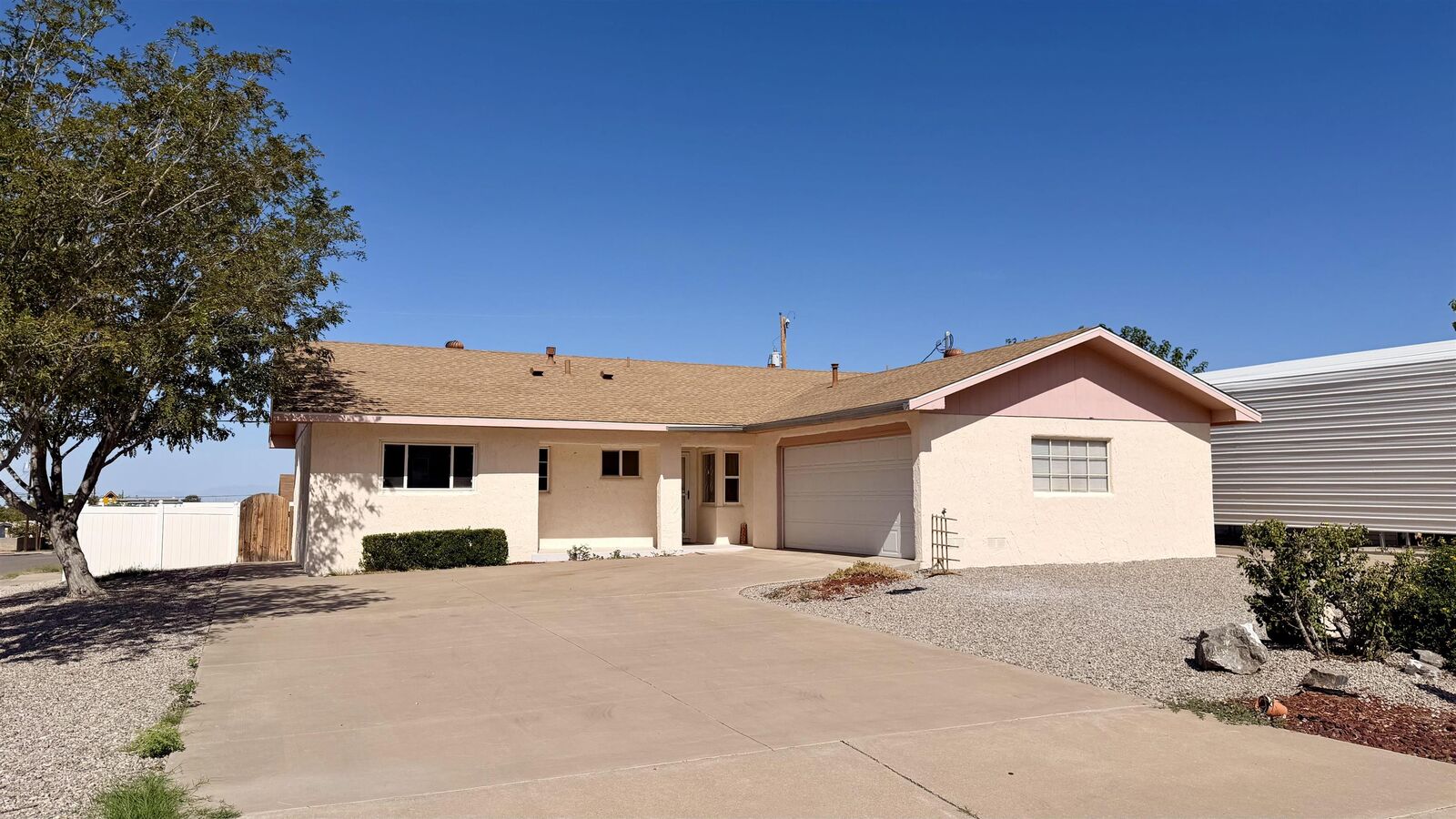 Property Photo:  1841 Lamar Cir  NM 88310-0000 