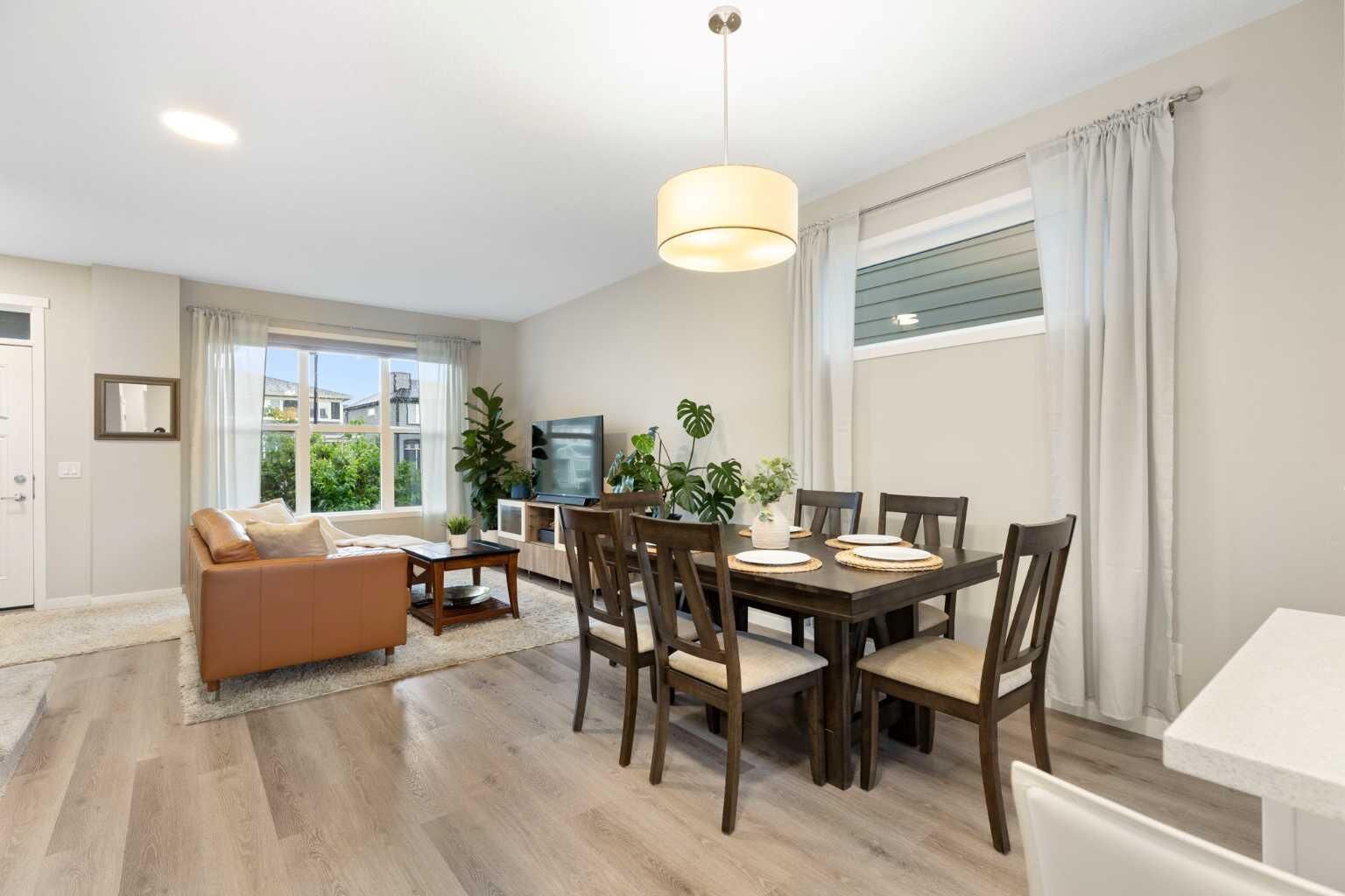Property Photo:  1021 Mahogany Boulevard SE  AB T3M 3E4 