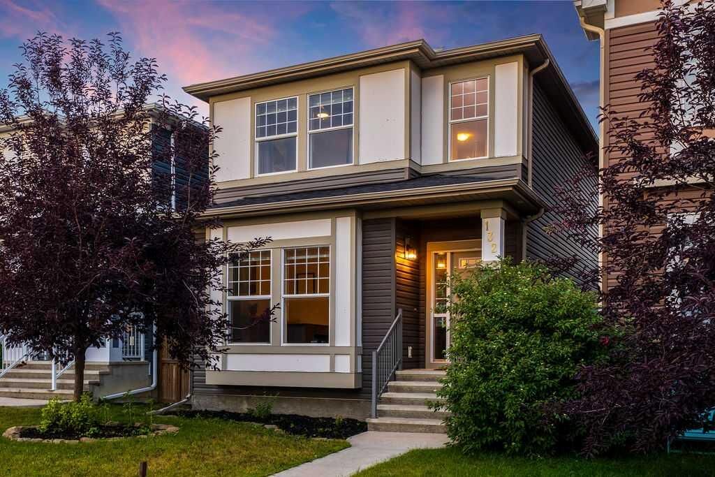 Property Photo:  132 Evansborough Way NW  AB T3P 1B1 