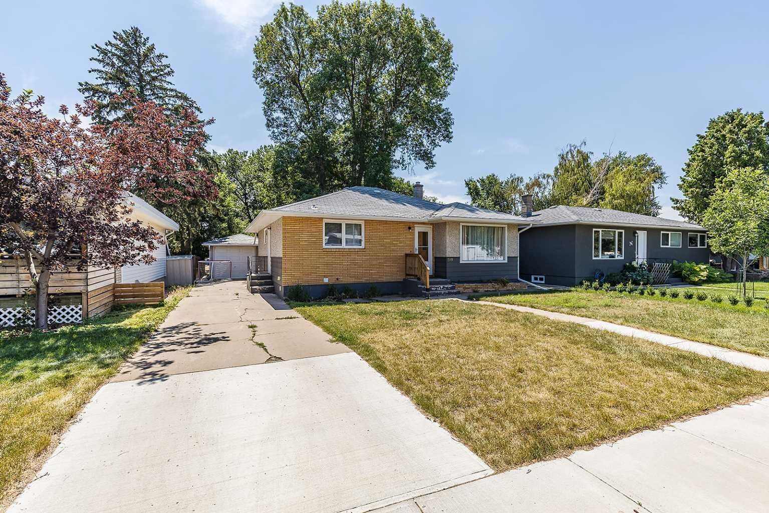 Property Photo:  549 2 Street NW  AB T1A 6K2 
