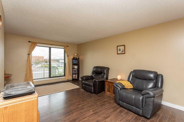 Property Photo: 49 Bennett Street 201 AB T4R 1V4