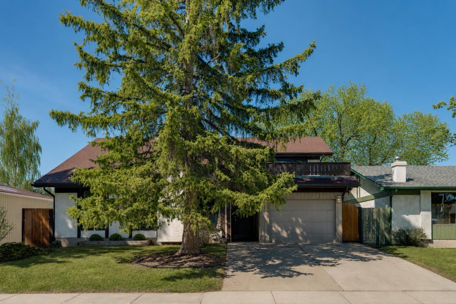 Property Photo:  12 Oakvale Place SW  AB T2V 1H4 