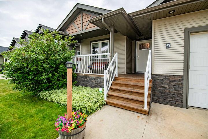 Property Photo: 9 Valmont Street AB T0M 0J0