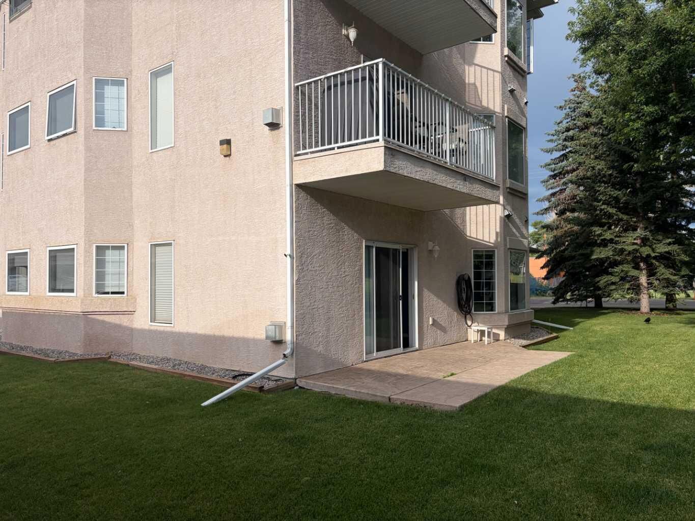 Property Photo: 7 Lineham Avenue 101 AB T1S 1Z3