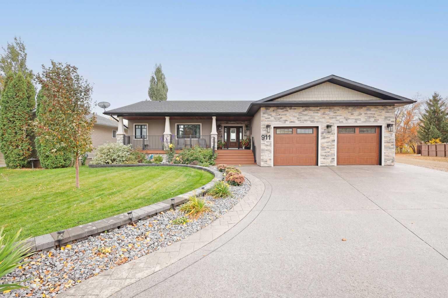 Property Photo: 911 2 Avenue W AB T1R 0B7