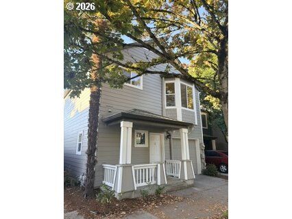 Property Photo:  550 NE Knott St  OR 97212 