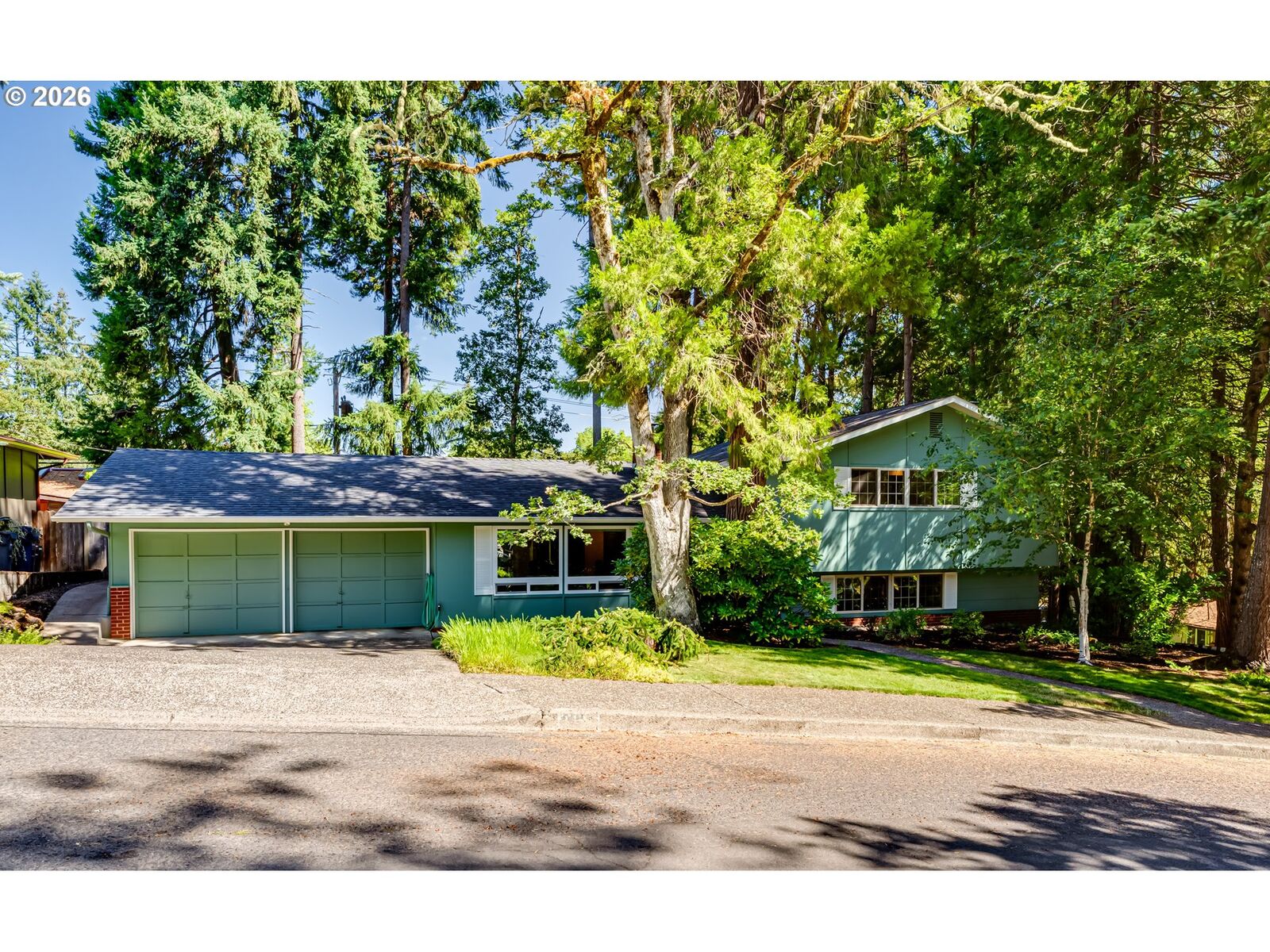 Property Photo:  365 E 50th Ave  OR 97405 