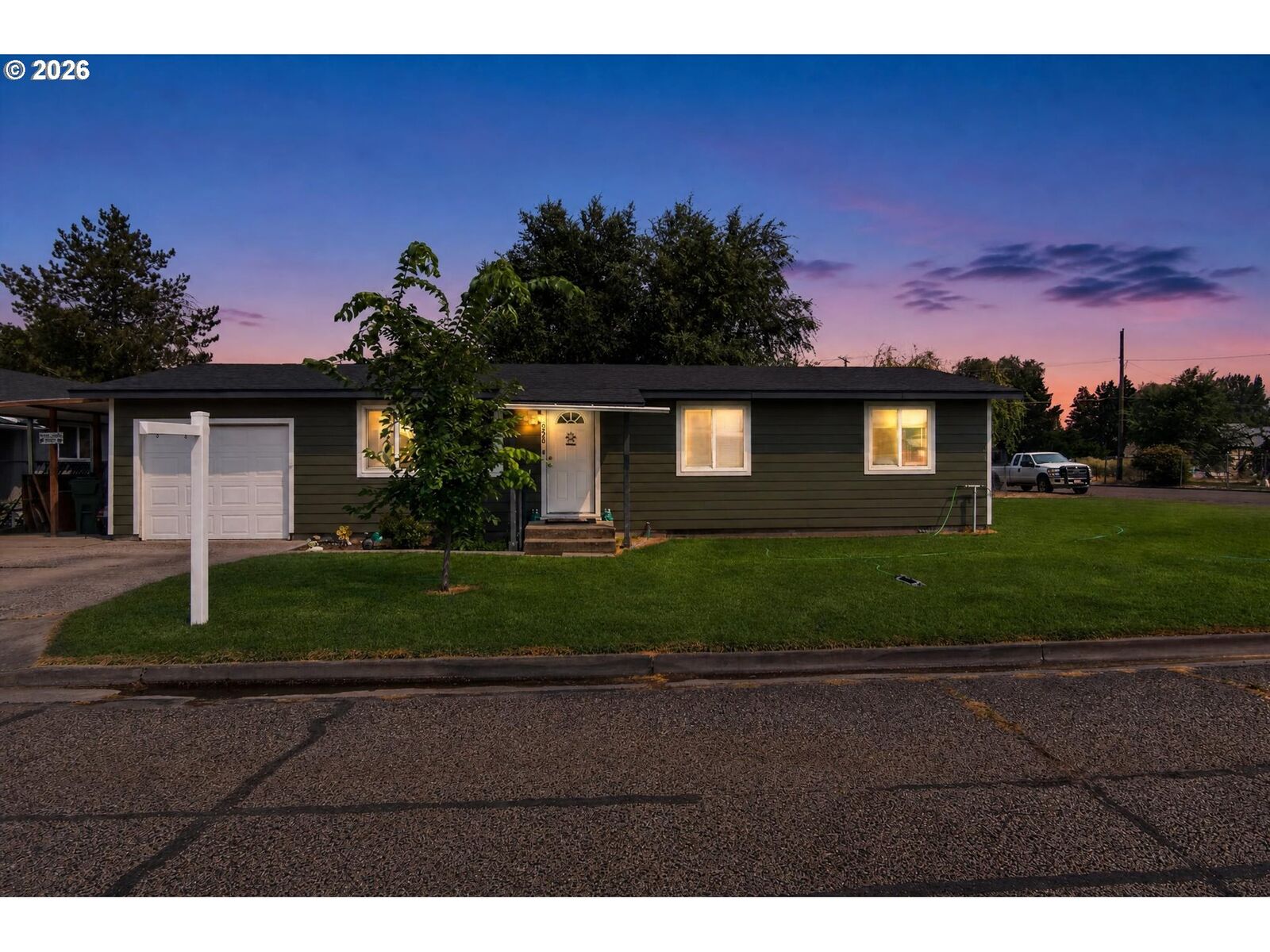 Property Photo:  630 NW 6th St  OR 97914 